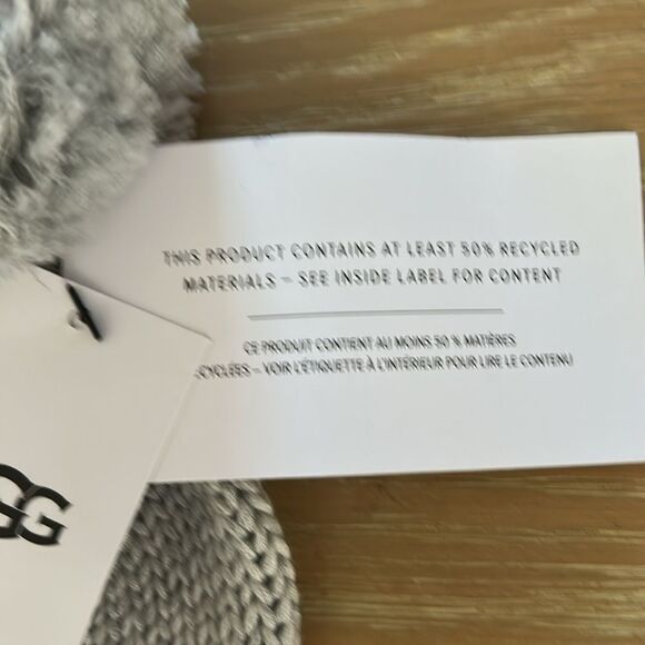 UGG Grey Heather Knit Pom Beanie Hat One Size Unisex, NWT - Picture 5 of 7